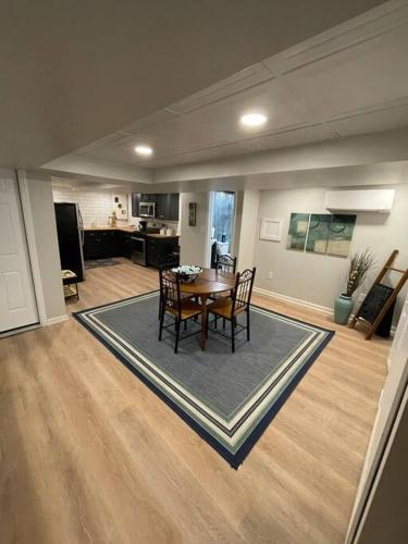 Modern & Chic Xl Studio W Ez City Airport Access - Pittsburgh, PA