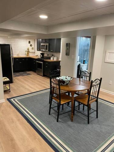 Modern & Chic XL Studio w EZ City Airport Access detail