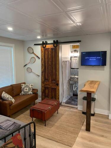 Refined Studio New Construction 1 Mile From Town in Pittsburgh, USA