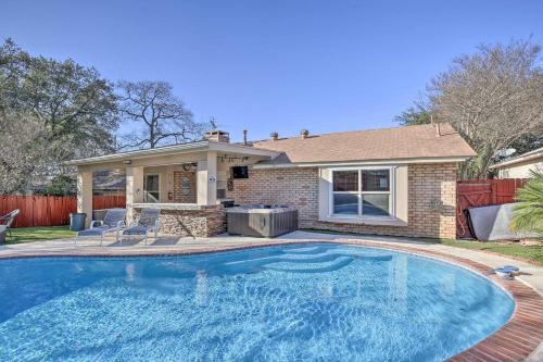 San Antonio Oasis with Hot Tub, Pool and Outdoor Bar!