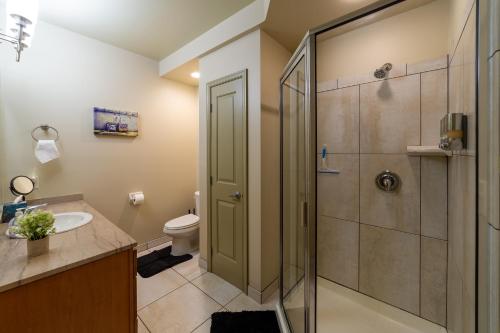 King bed w/ Panoramic Views of DT! in Rochester, USA