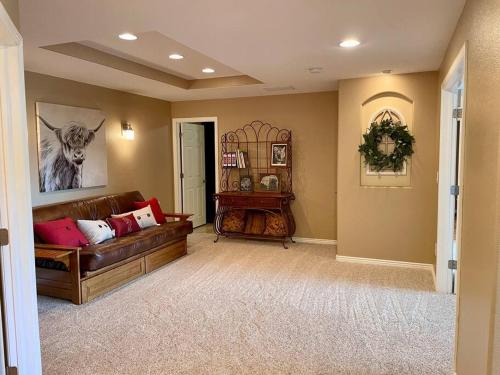 Mountain Luxury & Views Galore Near Palmer Lake in Larkspur, USA
