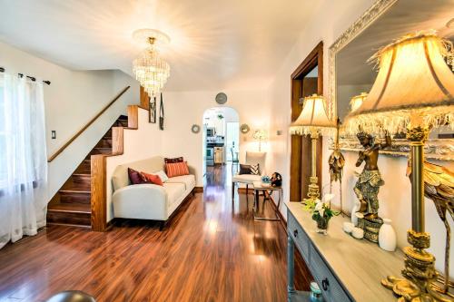 Spacious Retreat with Pool about 2 Mi to Hershey Park! in Hummelstown, USA