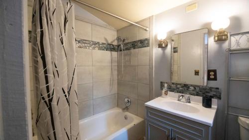 Charming Blue Farmhouse Cabin