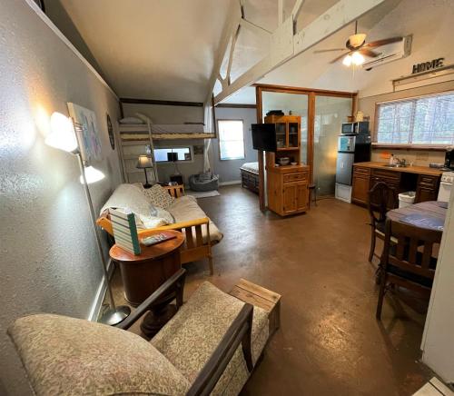 The Studio at Creekside Camp & Cabins, Marble Falls (photo 10)