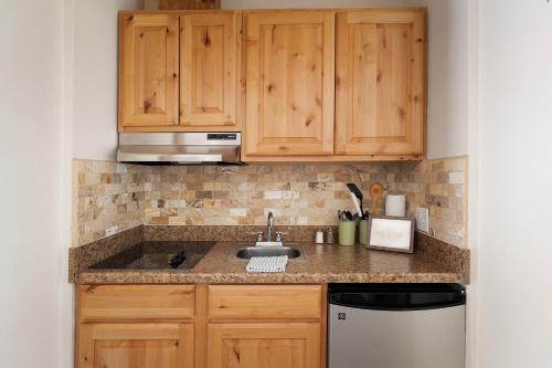 Elk Refuge Inn - image 13