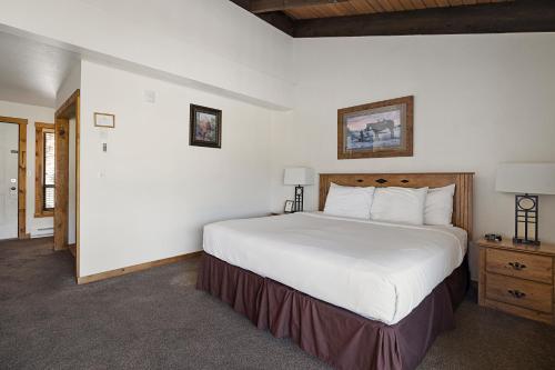 Elk Refuge Inn - image 11