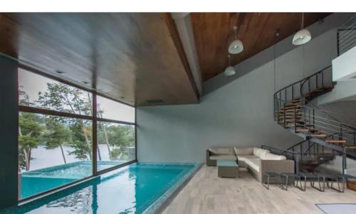 Bể bơi, Paraiso correntoso Hermoso departamento con vista al lago y piscina climatizada in Villa la Angostura