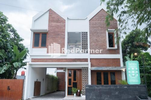 B&B Jogjakarta - Twin House near UII Yogyakarta Mitra RedDoorz - Bed and Breakfast Jogjakarta