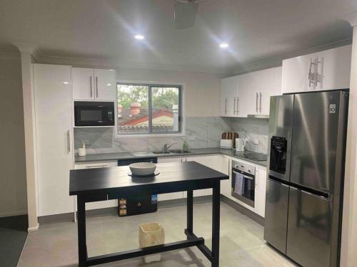 Nearly new 2 bedrooms private entire unit