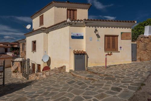 Bouganvillage Bilo With Shared Pool - Tap to explore photos