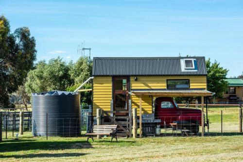 Фасада на хотела, Tiny Truck at Ithaca - Mudgee's Most Unique Stay in Budgee Budgee