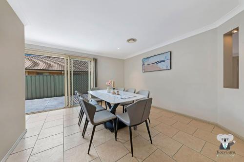KozyGuru / Penrith / Cosy 4BED House / Free Internet NPE051 photo 1