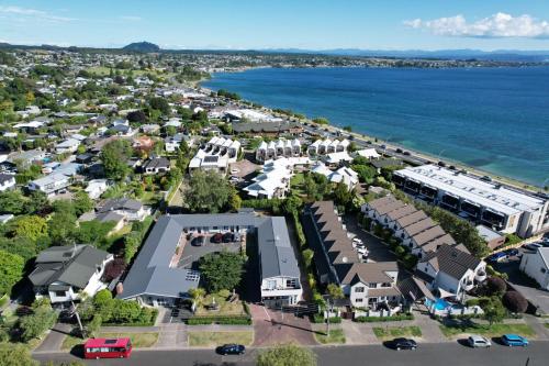 Exterior view, Lake Breeze Motel in Taupo