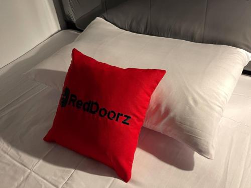 RedDoorz Plus near Alun Alun Kota Bora