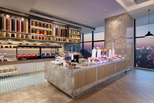 Restaurant, Holiday Inn Guiyang City Center By IHG in Guiyang