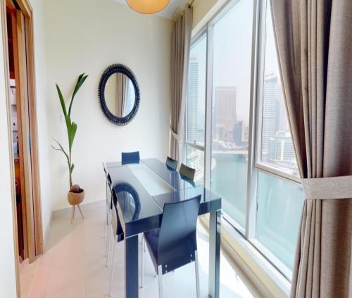 Hometown Apartments - Modern Spacious 2 BR Apartment in Marina, Dubaj (zdjęcie 3)