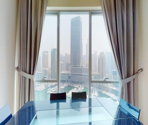 Hometown Apartments - Modern Spacious 2 BR Apartment in Marina, Dubaj (zdjęcie 4)