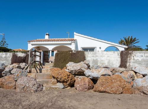 Charming Villa on the seafront - Tap to explore photos