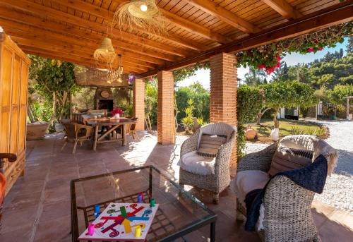Terraza/balcón, Villa con piscina cerca de la playa in Estepona