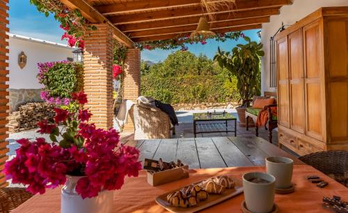 Terraza/balcón, Villa con piscina cerca de la playa in Estepona