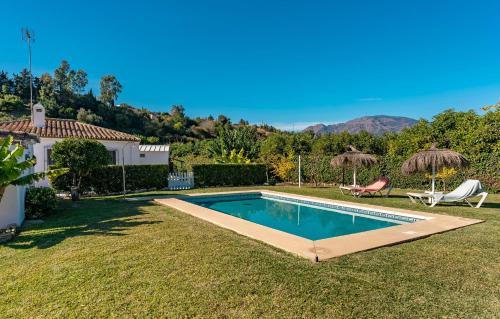 Jardín, Villa con piscina cerca de la playa in Estepona