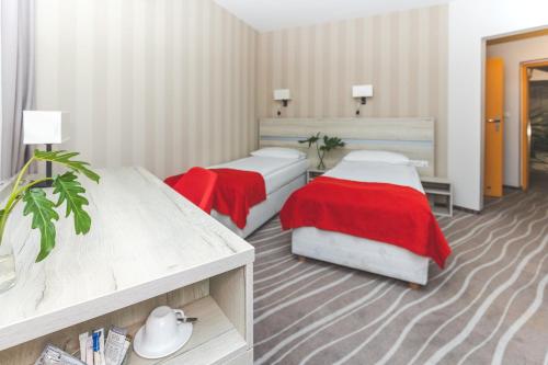 2 twin beds