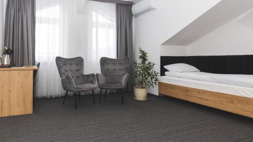 3 twin beds