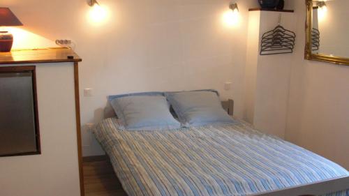 1 king bed, 1 twin bed