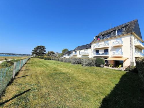 LA MER A VOS PIEDS in 拿伏爾富埃南