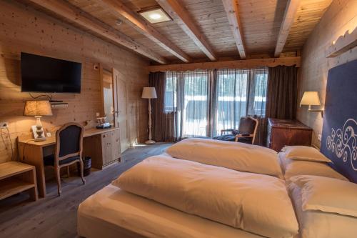 416555021 Hotel Ciasa Salares