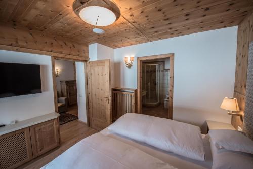 416556937 Hotel Ciasa Salares