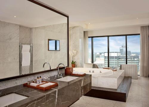 Bathroom, Hyatt Regency Birmingham near Brindleyplace