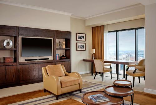 Hyatt Regency Birmingham - image 11