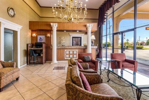 Econo Lodge Inn & Suites - Griffin