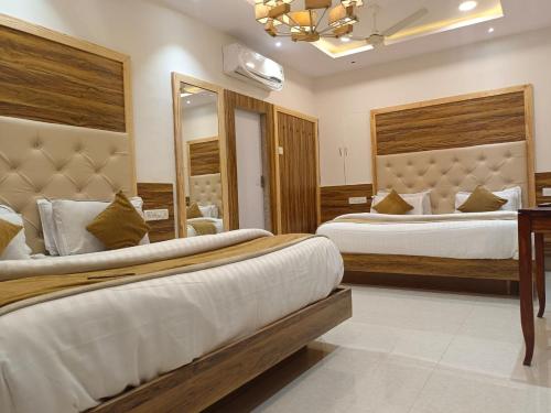 HOTEL GOLDEN VEENA- MOUNT ABU- 1 km FROM NAKKI LAKE Mount Abu