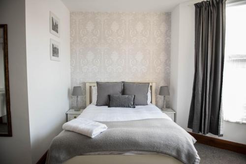 The George Hotel - image 2