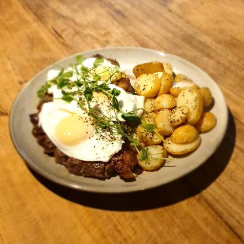 The George Hotel - image 14