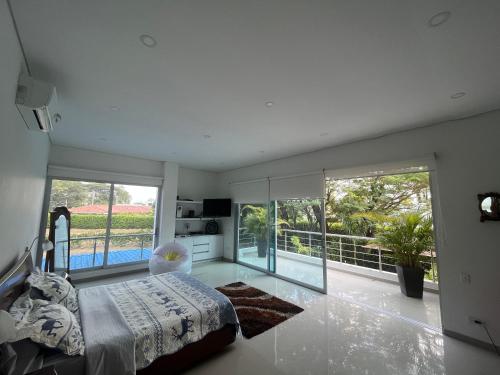 Casa Campestre en Condominio Lagos Del Penon in El Brasil