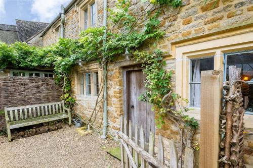 Charming 2BD Cottage in the Heart of Kingham!