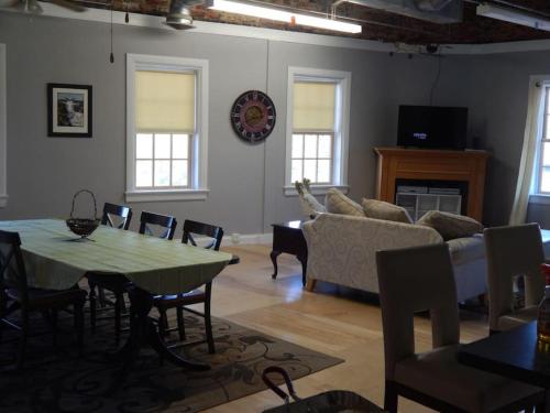 Corner loft with river views - main image