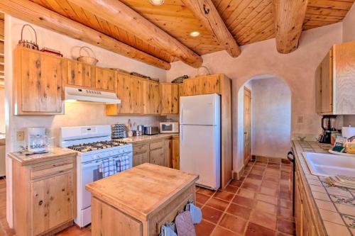Southwest Home with 360-Degree Mtn View, Ski Nearby! in Arroyo Seco