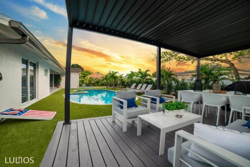 B&B Miami - Luxe Escape Heated Pool, BBQ Court, Games & More L05 - Bed and Breakfast Miami