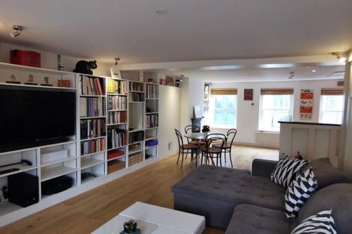 Spacious 2 Bedroom Apartment in the heart of Soho.