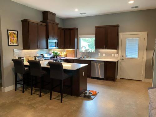 Holiday Home room in Modern Home In North-central Austin