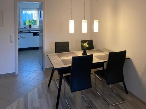 Létesítmények, 3 Zimmer Apartment in S-Bahn Nähe, 76 qm, max 5 Pers, 30qm Dachterasse, Garage, Internet 1000 MBit (3 Zimmer Apartment in S-Bahn Nahe, 76 qm, max 5 Pers, 30qm Dachterasse, Garage, Internet 1000 MBit) in Gartringen