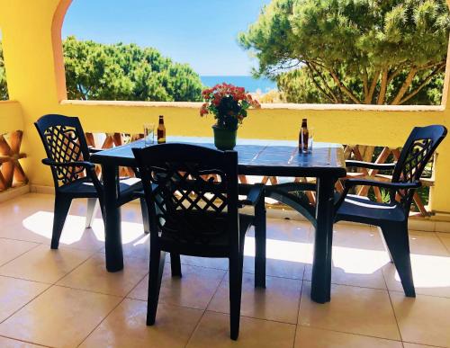 Dona Lola Martha - Spacious 3 bedroom apartment with partial sea views