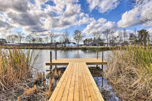 Lakefront Wetumpka Escape with Furnished Deck!