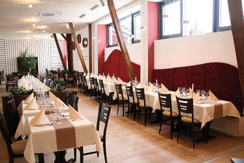 餐廳, Gästehaus und Fewo Lamm Garni (Gastehaus und Fewo Lamm Garni) in 布勞博伊倫