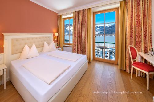 Comfort Double Room with Lateral Lake View, Balcony and Air conditioning